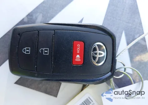 2022 Toyota Corolla Cross Xle z USA, uszkodzony, nr VIN 7MUEAAAG8NV026781